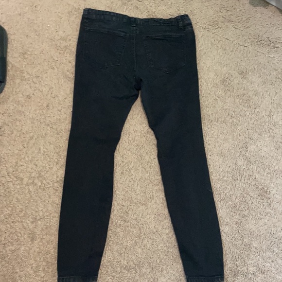 Women’s size 10 distressed jeggings - Picture 2 of 3